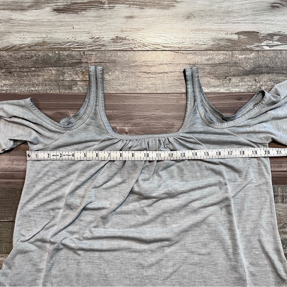 Umgee Womens Burnout Cold Shoulder Blouse Small Gray Keyhole Back Flare Sleeve - Picture 14 of 15
